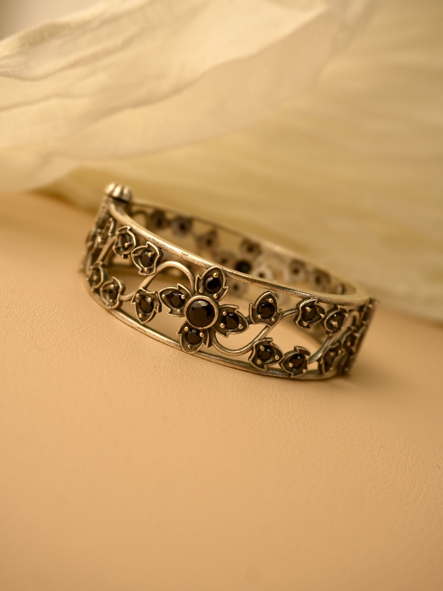 Yalini Oxidised Kada Bangle
