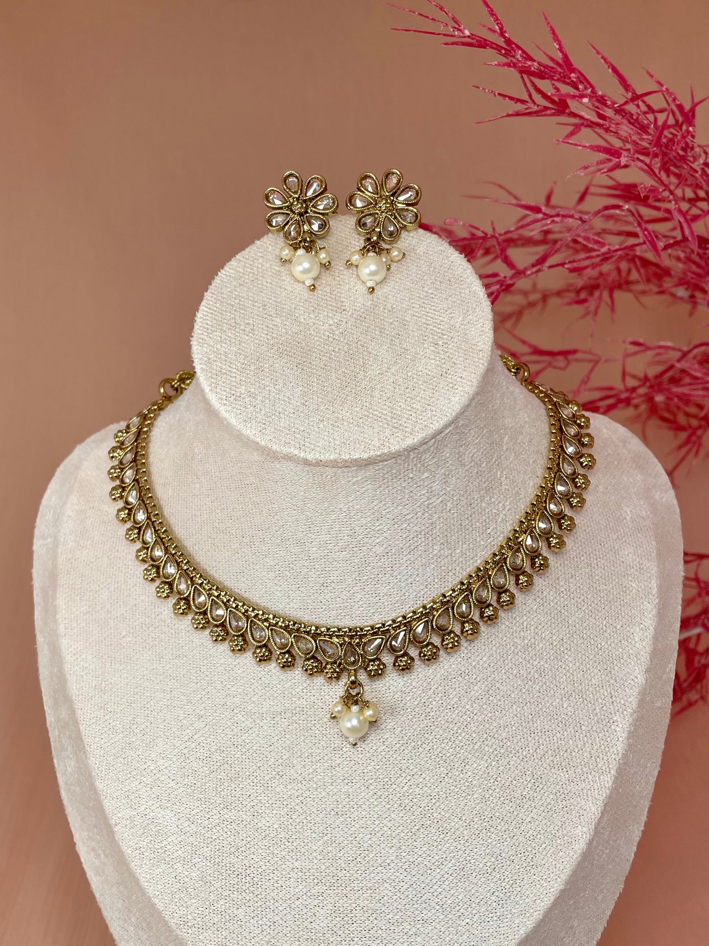 Navita Necklace Set