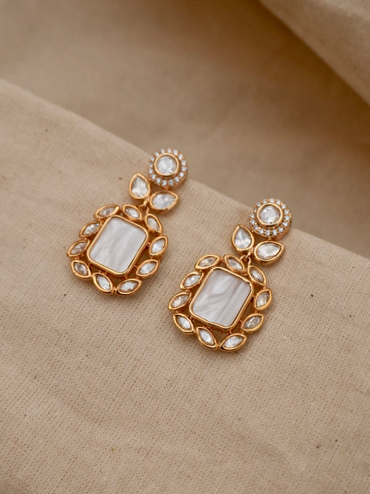 Paavai Mother of Pearl Kundan Earrings