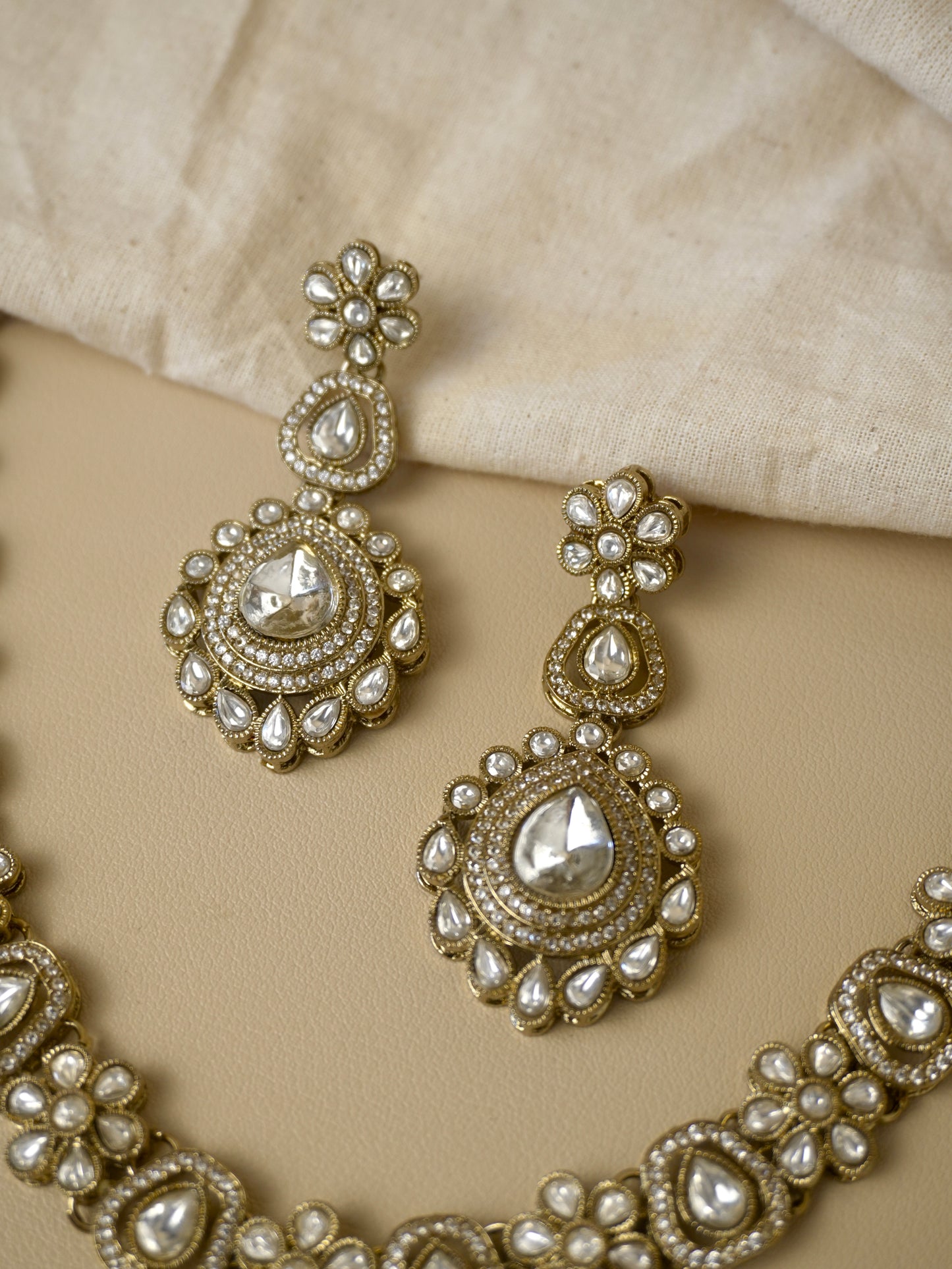 Evanshi Necklace Set