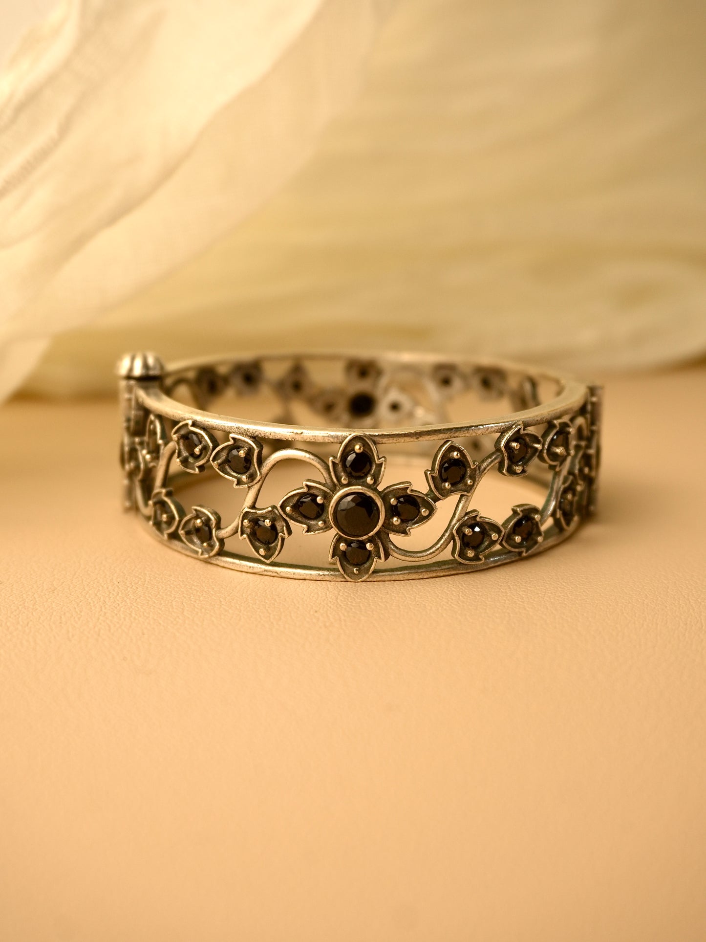 Yalini Oxidised Kada Bangle