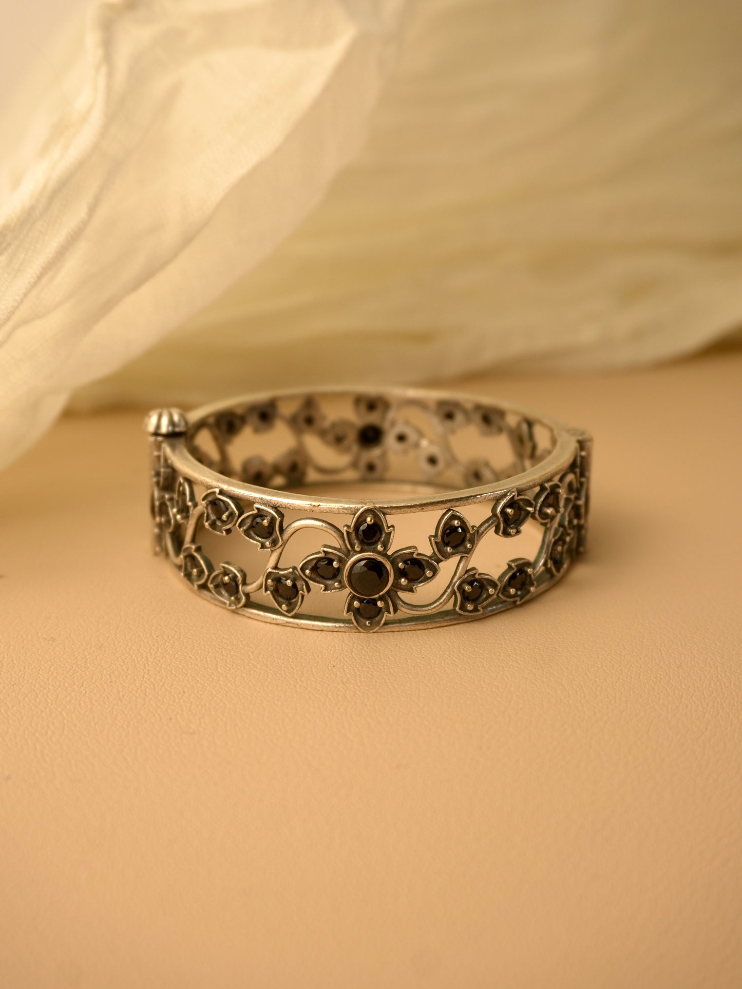 Yalini Oxidised Kada Bangle