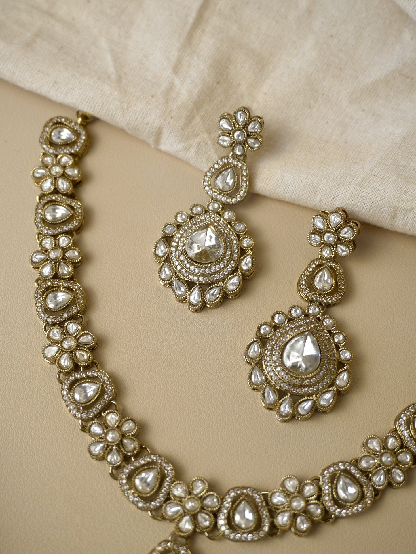Evanshi Necklace Set