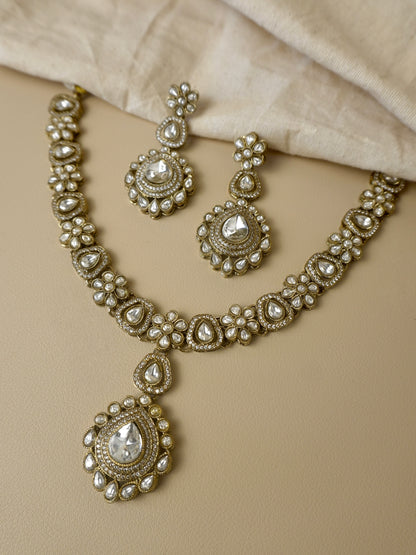 Evanshi Necklace Set