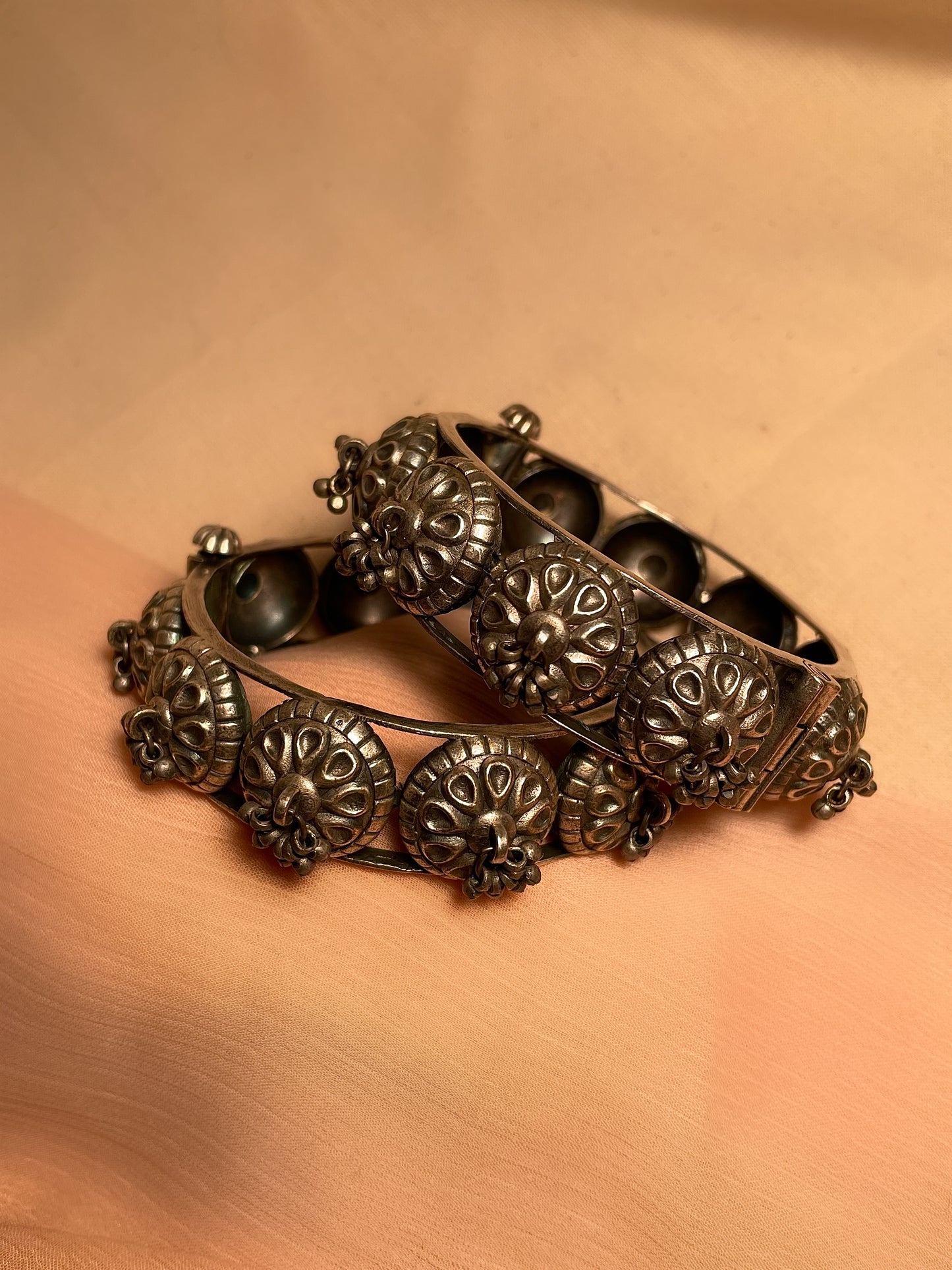 Padma Oxidised Kada Bangle