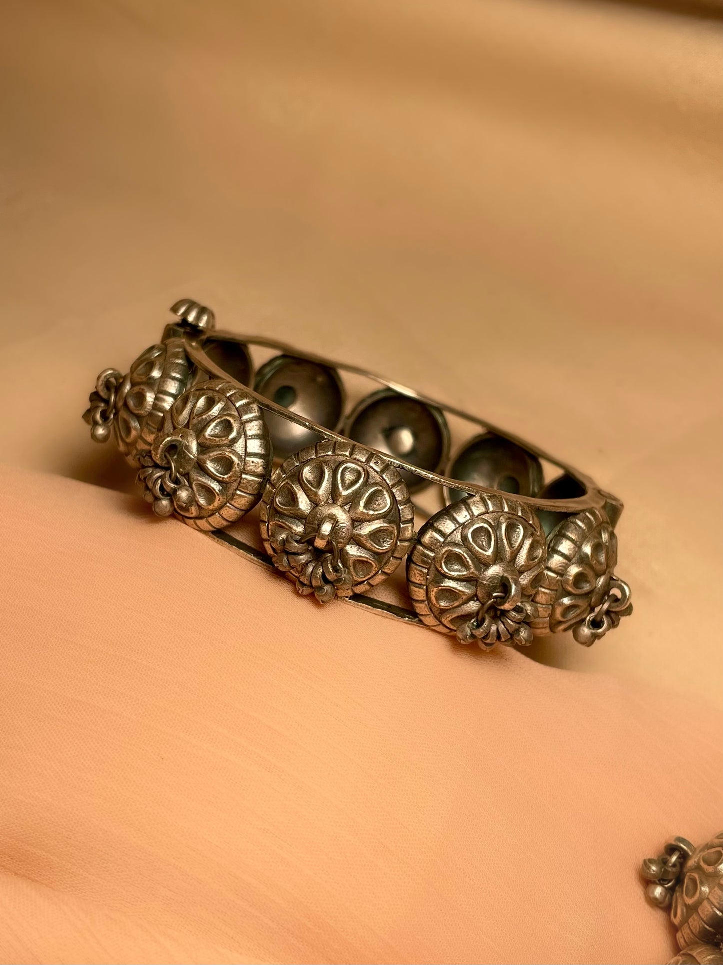 Padma Oxidised Kada Bangle