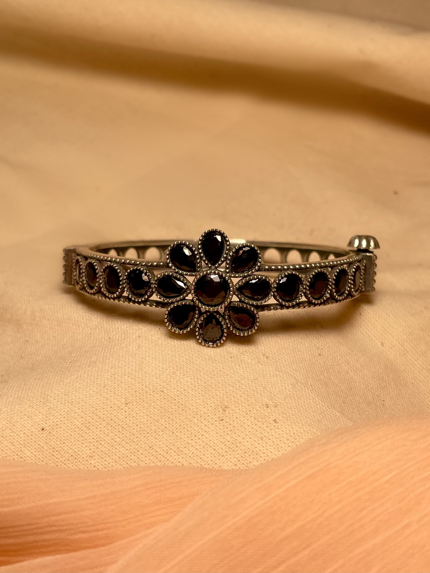 Kashvi Oxidised Kada Bangle