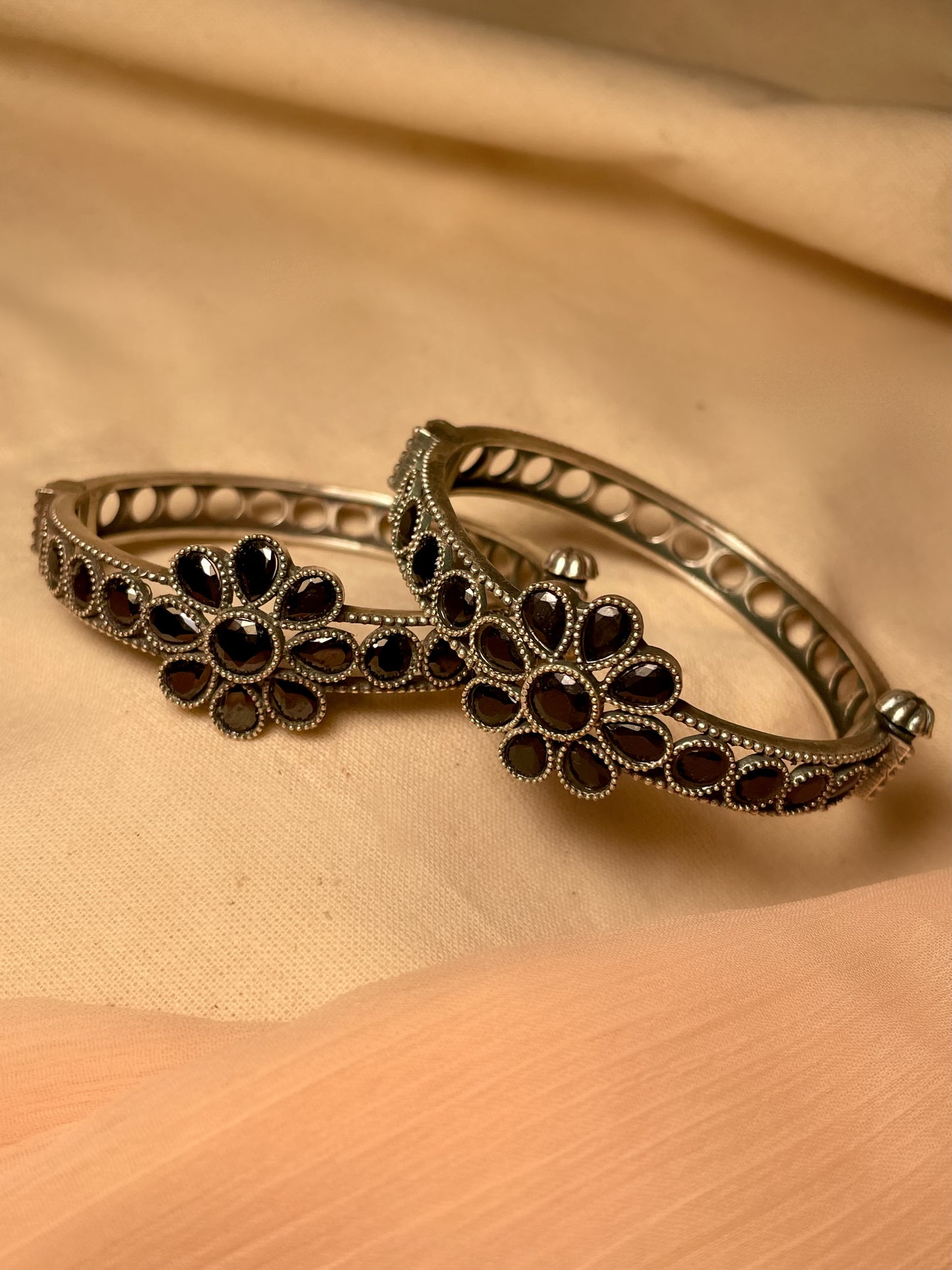 Kashvi Oxidised Kada Bangle