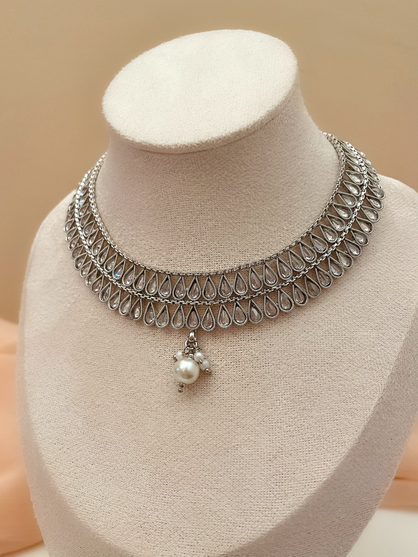 Vyeni Necklace Set