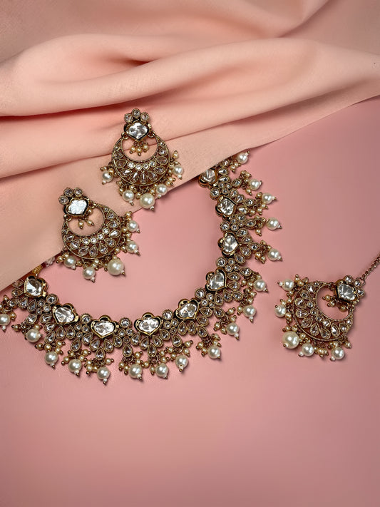 Aarvi Necklace Set